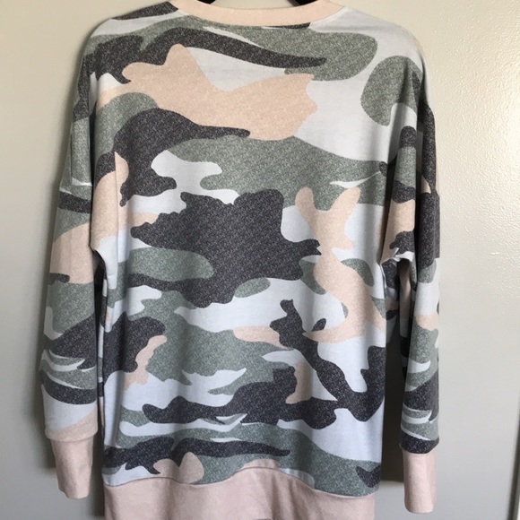 NWOT Woman’s Long Sleeve Camo Print Sweatshirt - Picture 3 of 6